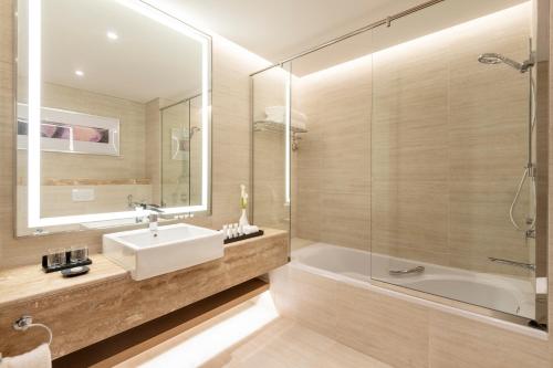 Jouri a Murwab hotel Doha的一间浴室