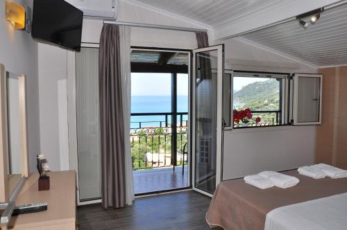 阿齐欧斯·贡多斯Dina's Paradise的酒店客房享有海景