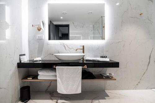 Elegans Hotel Brdo的一间浴室