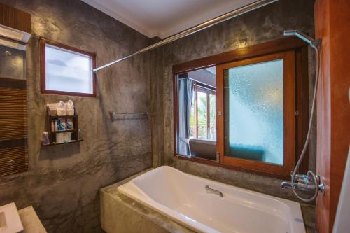 Sairee Hut Resort Koh Tao的一间浴室