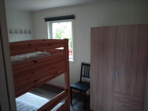 Stenvåg Camping客房内的一张或多张双层床