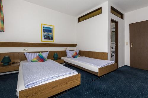巴斯曼旅馆客房内的一张或多张床位
