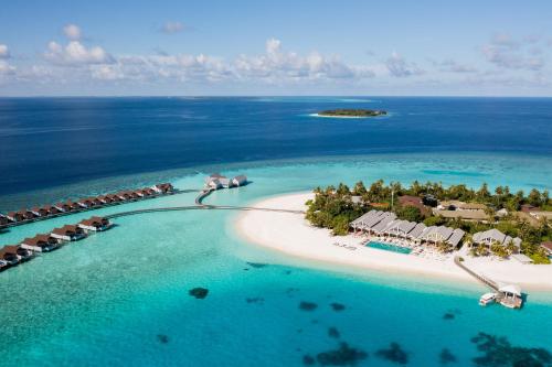 鲁阿环礁The Standard, Huruvalhi Maldives的海洋岛屿的空中景观