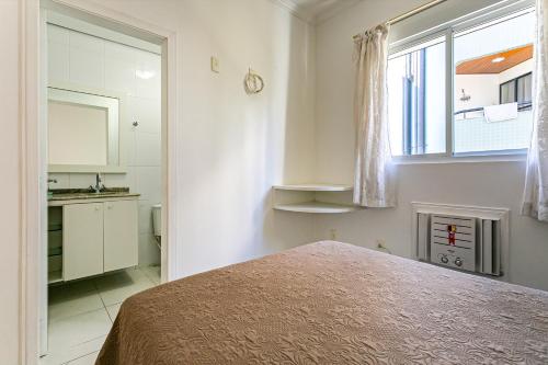 Apto 2 Suites, Ideal Para famílias, 30m do mar客房内的一张或多张床位