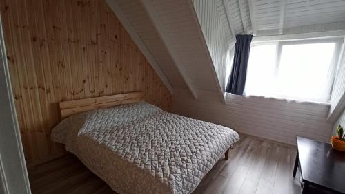 Eco House客房内的一张或多张床位