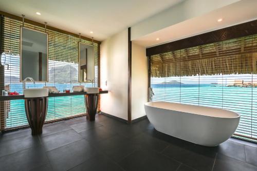Le Bora Bora by Pearl Resorts的一间浴室