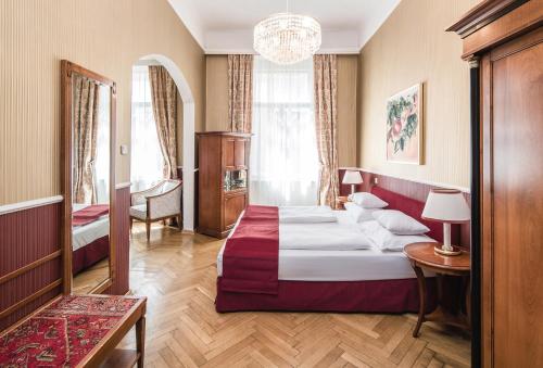 Palais-Hotel Erzherzog Johann客房内的一张或多张床位