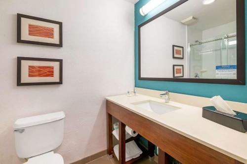 Comfort Inn & Suites Fort Lauderdale West Turnpike的一间浴室