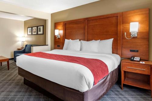 俄克拉何马城康福特茵酒店客房内的一张或多张床位