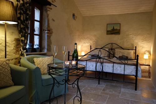 La Bastide Portoly B&B "Pruneaux"客房内的一张或多张床位