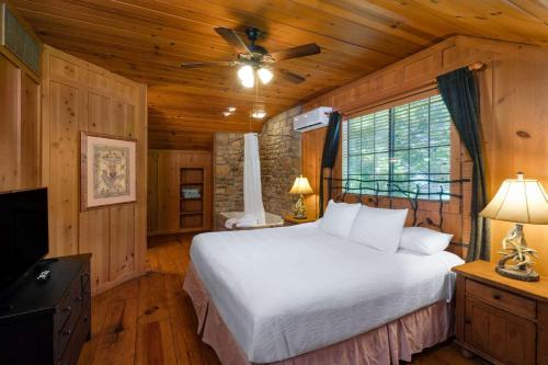 Cabins at Green Mountain, Trademark Collection by Wyndham客房内的一张或多张床位