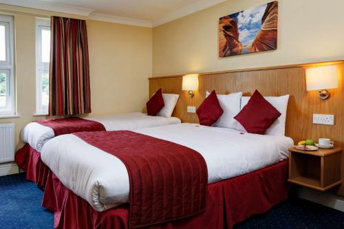 贝斯特韦斯特伦敦海布里酒店客房内的一张或多张床位
