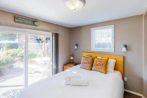 Sandals Inn | Oceanside Cabana客房内的一张或多张床位