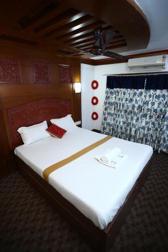 阿勒皮Friends Cruise, Nightstay Houseboat-VACCINATED STAFF的相册照片