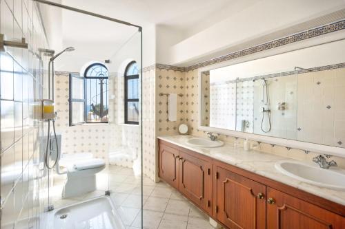 阿尔加塞科公园公寓式酒店的一间浴室