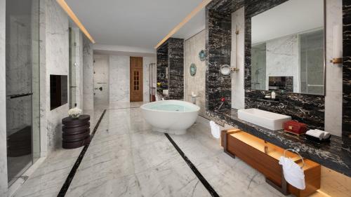 昆明洲际酒店的一间浴室