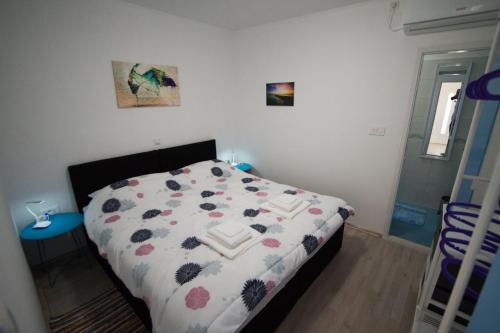 Apartment SunSet Dubrovnik FREE PARKING & WIFI客房内的一张或多张床位