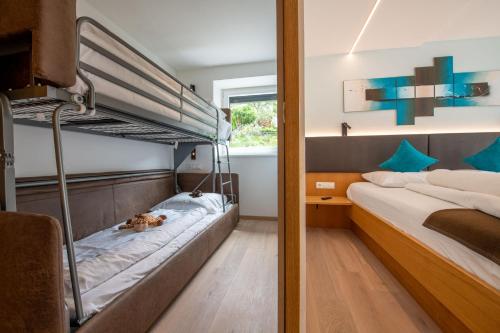 Lapis Monti - Apartments & Suites客房内的一张或多张双层床