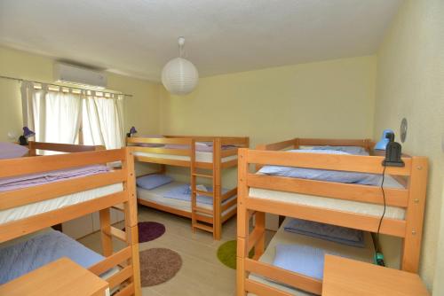 莫斯塔尔博霍青年旅馆的宿舍间设有4张双层床。