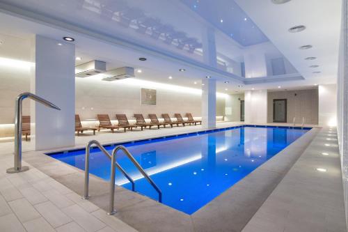 Relais & Châteaux Hotel Quadrille - Adults Only内部或周边的泳池