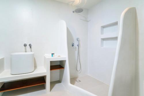Narciso Thassos Luxury Suites的一间浴室