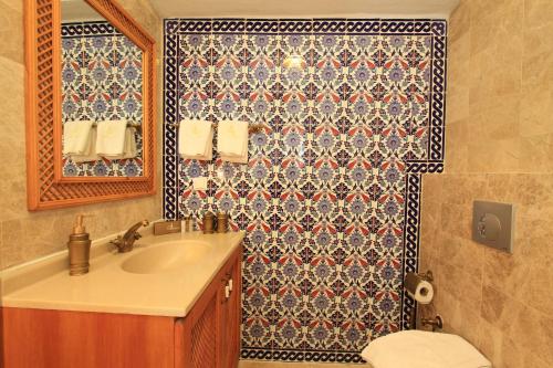 奥斯曼哥科娃酒店的一间浴室