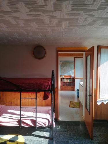 Casa Beatrice客房内的一张或多张双层床