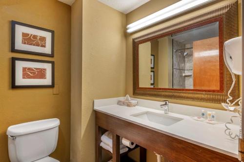 索格拉斯康福特茵酒店的一间浴室