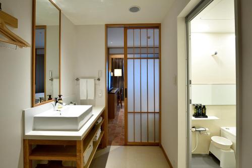格拉斯丽台北饭店的一间浴室