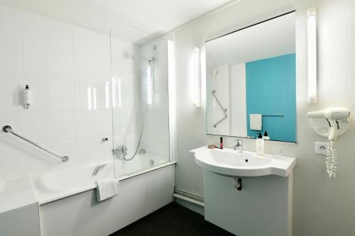 基里雅德拉尼翁-佩罗斯-皮若斯酒店的一间浴室