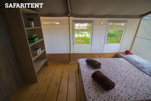 波拉利Easyatent Safari tent Veštar的相册照片