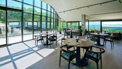 Cabir Deluxe Hotel Sapanca餐厅或其他用餐的地方