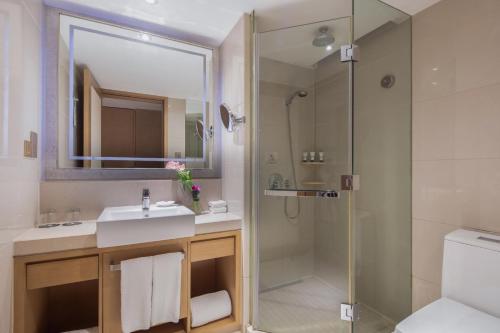 宁波泛太平洋高级服务公寓的一间浴室