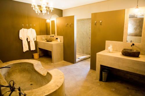 橄榄园宾馆的一间浴室