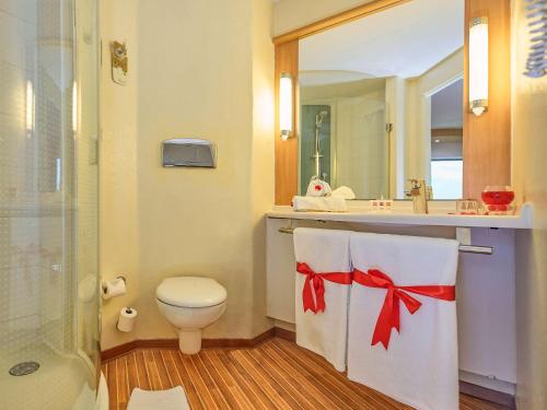 宜必思塔那那利佛安科罗德拉诺酒店的一间浴室