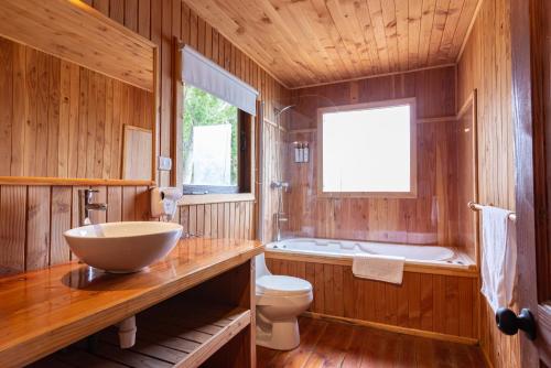 Terra Luna Lodge的一间浴室