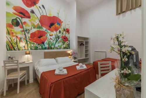 罗马含羞草万神殿酒店的一间卧室配有两张床,并装饰有鲜花