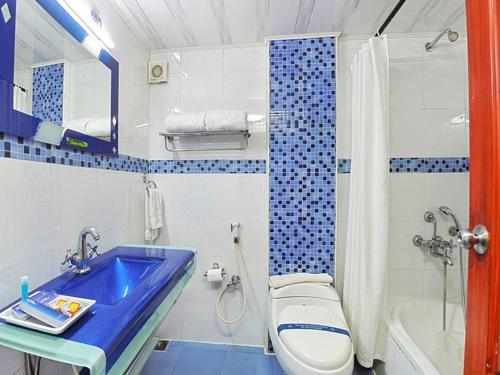 Hotel Ponmari residencyy的一间浴室