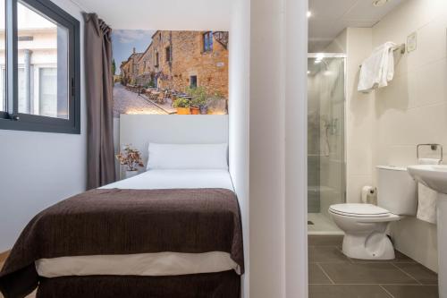 Hotel BESTPRICE Girona客房内的一张或多张床位