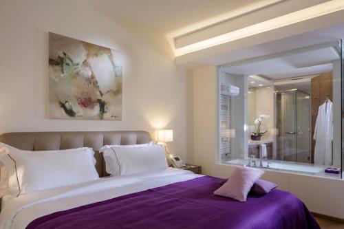 贝鲁特欧曼努精品酒店客房内的一张或多张床位
