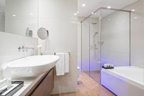 贝鲁特欧曼努精品酒店的一间浴室