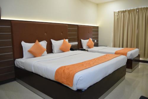 Thiviyam Airport Hotel客房内的一张或多张床位