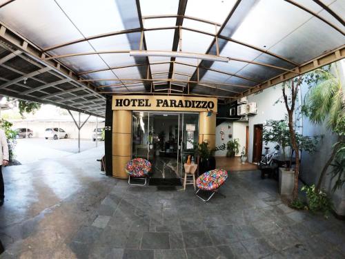 伊瓜苏帕拉迪佐酒店的大堂,酒店,有椅子,大楼