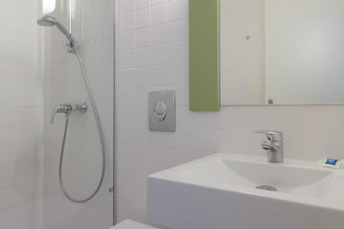 布拉加中心宜必思快捷酒店的一间浴室