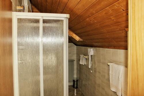 霍费尔旅馆的一间浴室