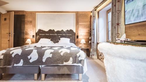尚佩里Le Chalet de l'Atelier - Le Nord的一间卧室配有一张带黑白毯子的床
