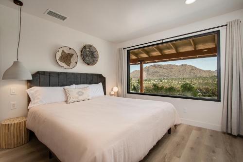@ Marbella Lane - The Wine Mine Desert Escape客房内的一张或多张床位