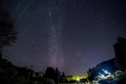 Fukiya十一村吹屋旅馆的星空中流 ⁇ 的夜