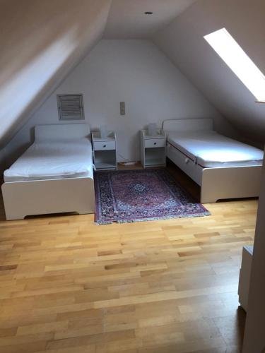 波鸿Constantin的阁楼间 - 带2张床和地毯