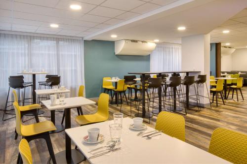 Sure Hotel by Best Western Les Portes de Montauban餐厅或其他用餐的地方